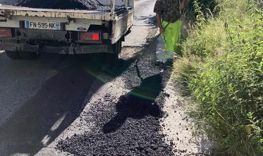 Impasse du Petit Bois, goudronnage et bouchage de trous