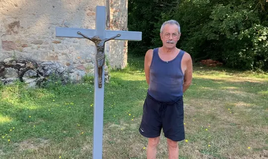 Eglise, fabrication d'une nouvelle croix