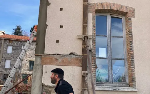 R&eacute;novation mur b&acirc;timent communal