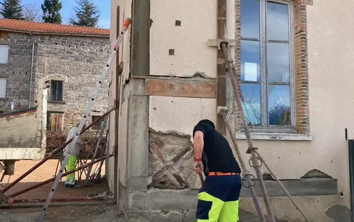 R&eacute;novation mur b&acirc;timent communal